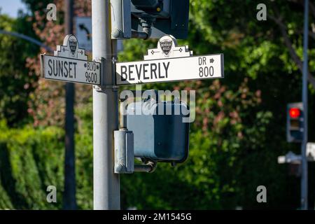 Das Straßenschild für Beverly Drive und Sunset Boulevard in Beverly Hills, Kalifornien Stockfoto