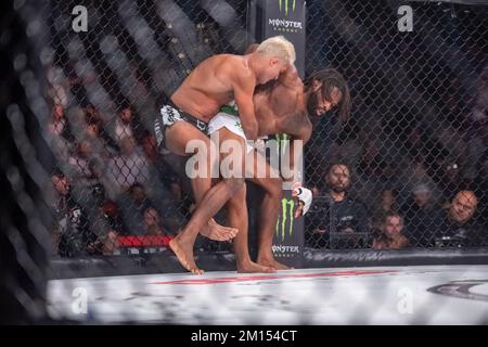 Uncasville, CT, Uncasville, CT, USA. 9.. Dezember 2022. Uncasville, CT - DEZEMBER 9: Raufeon Stots besiegt Danny Sabatello durch eine Split Decision (48-47 X2 45-50 X1), um der Interims-Bantamweight-Champion zu bleiben und am 9. Dezember 2022 in Uncasville, CT, USA, zum Grand Prix Final auf der Bellator 289 im Mohegan Sun Casino zu gelangen. (Kreditbild: © Matt Davies/PX Imagens über ZUMA Press Wire) Stockfoto