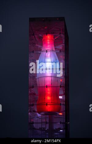Eine riesige Coca-Cola-Flasche aus der Welt von Coca-Cola Stockfoto
