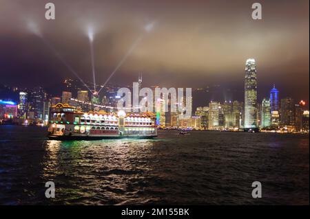 HONGKONG - 24. MAI: Victoria Harbor am 24. Mai 2012 in Hongkong, China. Der zentrale Bereich der Insel ist der historische, politische und wirtschaftliche Mittelpunkt Stockfoto