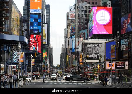 NEW YORK - SEPTEMBER 26: Gegend nahe Times Square am 26. September 2011 in New York, USA. Der Times Square ist eine große Handelskreuzung und ein Nachbar Stockfoto