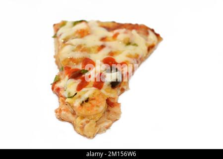 Sea Ranch Pizza mit Garnelen, Krabbenstücken, Ranch Sauce, Scheiben von Paprika und Mozzarella, italienische und amerikanische Küche Hintergrund, Fast Junkfood Conce Stockfoto