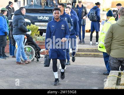 Cambridge, Großbritannien. 10.. Dezember 2022. Plymouth Argyle Full Back Bali Mumba (17) erscheint während des Spiels der Sky Bet League 1 Cambridge United vs Plymouth Argyle im Abbey Stadium, Cambridge, Großbritannien, 10.. Dezember 2022 (Foto von Stanley Kasala/News Images) in Cambridge, Großbritannien, am 12./10. Dezember 2022. (Foto: Stanley Kasala/News Images/Sipa USA) Guthaben: SIPA USA/Alamy Live News Stockfoto