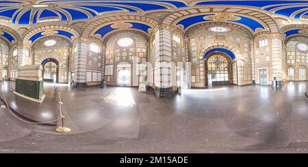 360 Grad Panorama Ansicht von Mailand Lombardei Italien. Monumentaler Friedhof. Die Famedio (Hall of Fame) mit dem Grab des Schriftstellers Alessandro Manzoni