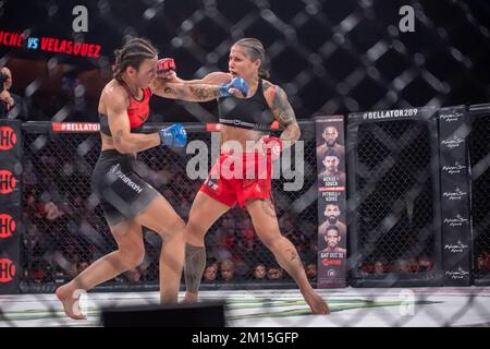 Uncasville, Ct, Usa. 09.. Dezember 2022. Mohegan Sun Casino Uncasville, CT - DEZEMBER 9: Liz Carmouche schlägt Juliana Velasquez durch eine (aufgrund einer Armlehne) Einreichung auf der Bellator 289 im Mohegan Sun Casino am 9. Dezember 2022 in Uncasville, CT, USA. (Foto: Matt Davies/PxImages) (Matt Davies/SPP) Kredit: SPP Sport Press Photo. Alamy Live News Stockfoto