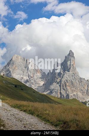 Bergpanorama der italienischen alpen in der Berggruppe der Dolomiten genannt Pale di San Martino in Norditalien Stockfoto