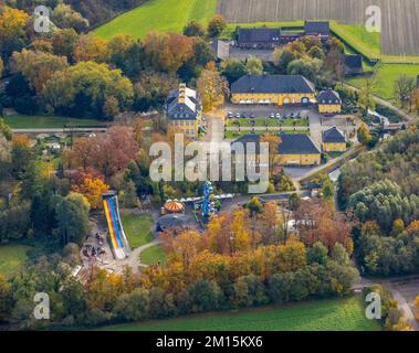 Luftaufnahme, Vergnügungspark Schloß Beck mit Fahrgeschäften im Stadtteil Kirchhellen-Nord-Ost in Bottrop, Ruhrgebiet, Nordrhein-Westfalen, Germ Stockfoto