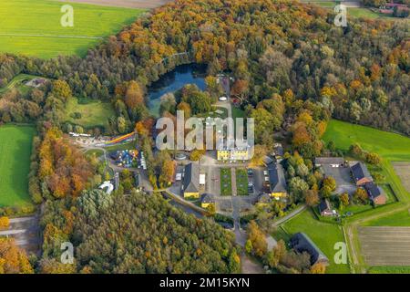 Luftaufnahme, Vergnügungspark Schloß Beck mit Fahrgeschäften im Stadtteil Kirchhellen-Nord-Ost in Bottrop, Ruhrgebiet, Nordrhein-Westfalen, Germ Stockfoto