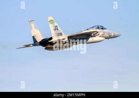 Ein F-15 Eagle-Kampfjet von der Air National Guard während einer Aufführung auf der Airshow London (Ontario, Kanada). Stockfoto