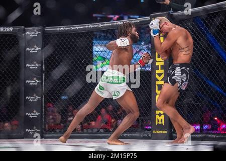 Uncasville, CT, Uncasville, CT, USA. 9.. Dezember 2022. Uncasville, CT - DEZEMBER 9: Raufeon Stots besiegt Danny Sabatello durch eine Split Decision (48-47 X2 45-50 X1), um der Interims-Bantamweight-Champion zu bleiben und am 9. Dezember 2022 in Uncasville, CT, USA, zum Grand Prix Final auf der Bellator 289 im Mohegan Sun Casino zu gelangen. (Kreditbild: © Matt Davies/PX Imagens über ZUMA Press Wire) Stockfoto