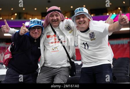 England-Fans vor dem Viertelfinale der FIFA-Weltmeisterschaft im Al Bayt Stadium in Al Khor, Katar. Foto: Samstag, 10. Dezember 2022. Stockfoto