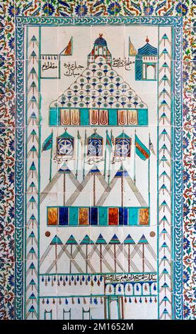 Dekorative geflieste Tafel (zeigt den Berg Arafat) des Harems im Topkapi-Palast, Istanbul, Türkei. Stockfoto