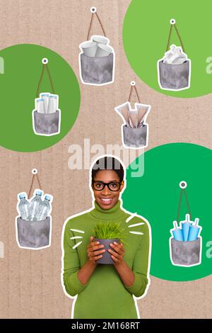 Vertikales Collagenbild positiver Personen-Hände Halten von Hauspflanzen Hängetaschen sortiertes Kunststoffpapier isoliert auf Kartonhintergrund Stockfoto