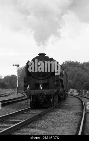 '92212' läuft als '92178' bei swithland Sidings mit einer Mischware. Stockfoto