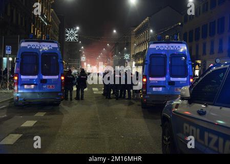 Mailand, Italien. 10.. Dezember 2022. Mailand - Stabbing fand in der Nähe des Corso Buenos Aires während der Feierlichkeiten der marokkanischen Fans für ihren Sieg bei der Weltmeisterschaft statt. Nur zur redaktionellen Nutzung. Kredit: Independent Photo Agency Srl/Alamy Live News Stockfoto