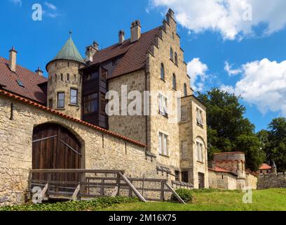 Altes Haus auf Schloss Lichtenstein, Deutschland, Europa. Dieser Ort ist ein Wahrzeichen von Schwarzwald. Klassisches deutsches Herrenhaus im mittelalterlichen Stil in Baden-Wurttember Stockfoto