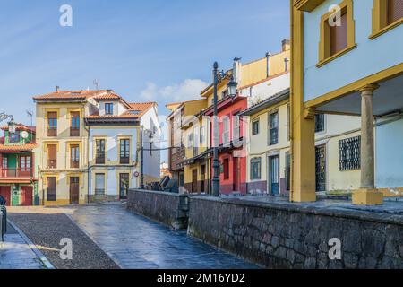 Aviles, Asturien, Spanien, 14. April 2021. Plaza del Carbayeu in der Stadt Aviles in Asturien Stockfoto