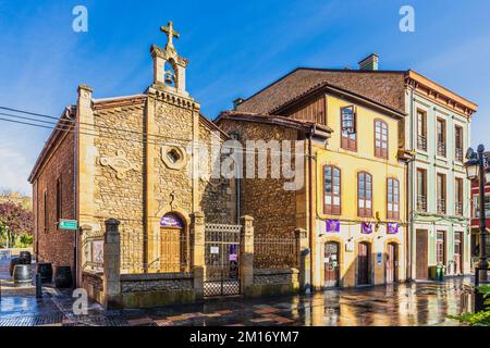 Aviles, Asturien, Spanien, 14. April 2021. Kapelle von San Roque in der Stadt Aviles, in Asturien. Stockfoto