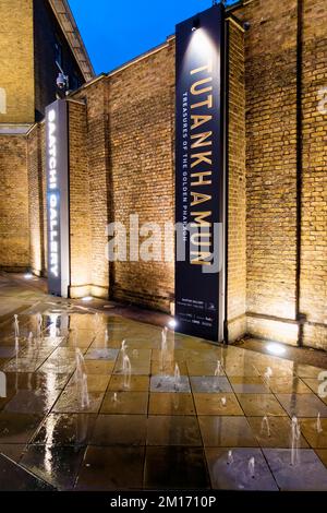 London, England, Großbritannien - November 16 2019: Die Ausstellung „Tutanchamun Treasures of the Golden Pharaoh“ in der Saatchi Gallery Stockfoto