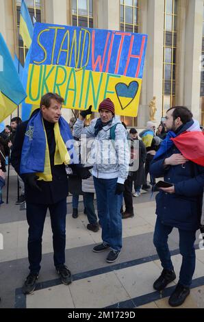 Die Union der Ukrainer in Frankreich hat für diesen marsch Unterstützungsgewerkschaften und politische Parteien mit Persönlichkeiten zusammengebracht: Y.Jadot, F.Béchieau Stockfoto