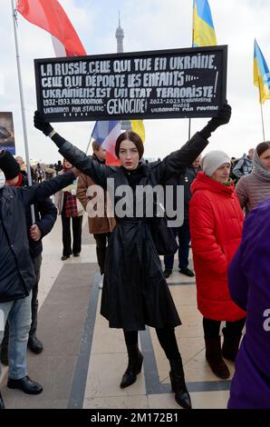 Die Union der Ukrainer in Frankreich hat für diesen marsch Unterstützungsgewerkschaften und politische Parteien mit Persönlichkeiten zusammengebracht: Y.Jadot, F.Béchieau Stockfoto