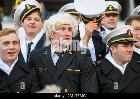 Philadelphia, Pennsylvania, USA. 10.. Dezember 2022. 10. Dezember 2022, Philadelphia PA- Navy Midshipmen zu Beginn des Army-/Navy-Spiels in Philadelphia PA (Kreditbild: © Ricky Fitchett/ZUMA Press Wire) Stockfoto