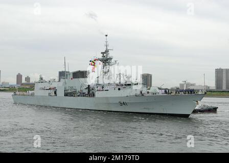 Tokio, Japan - 25. August 2011: Royal Canadian Navy HMCS Ottawa (FFH 341), Fregatte der Halifax-Klasse. Stockfoto