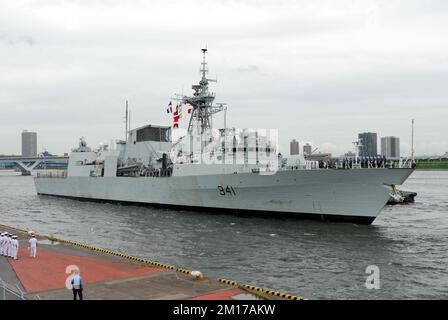 Tokio, Japan - 25. August 2011: Royal Canadian Navy HMCS Ottawa (FFH 341), Fregatte der Halifax-Klasse. Stockfoto