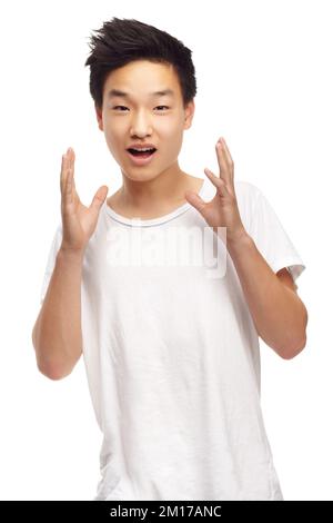 Cool und lässig. Ein zugeschnittenes Porträt eines überrascht aussehenden jungen Teenagers, isoliert auf Weiß. Stockfoto