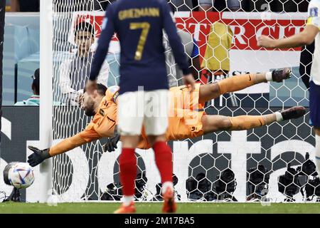 AL KHOR - Frankreich Torwart Hugo Lloris während des Viertelfinalspiels der FIFA-Weltmeisterschaft Katar 2022 zwischen England und Frankreich im Al Bayt Stadium am 10. Dezember 2022 in Al Khor, Katar. AP | niederländische Höhe | MAURICE OF STONE Credit: ANP/Alamy Live News Stockfoto