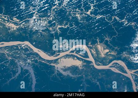 Der Amazonas in Brasilien aus der Vogelperspektive. Digital optimiert. Elemente dieses Bildes, bereitgestellt von der NASA. Stockfoto