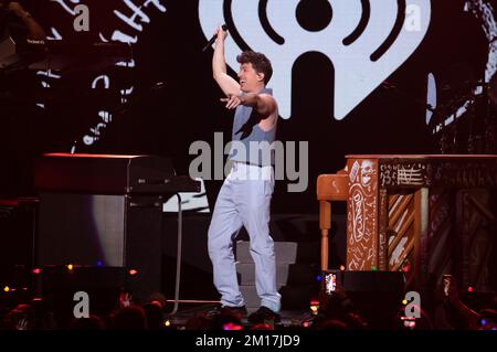Charlie Puth tritt am 9. Dezember 2022 auf der Bühne des iHeartRadio Z100 Jingle Ball 2022 auf, präsentiert von Capital One im Madison Square Garden in New York, New York. Foto: Jeremy Smith/imageSPACE/MediaPunch Stockfoto