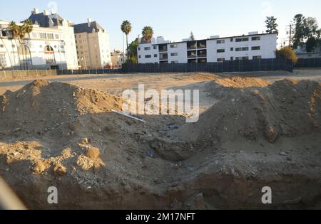 West Hollywood, Kalifornien, USA 9.. Dezember 2022 Ein allgemeiner Blick auf die Atmosphäre ehemaliger Standort des Garden of Allah Hotels, zu dessen Gästen Lauren Bacall, Humphrey Bogart, Gary Cooper, Joan Crawford, Marlene Dietrich, Errol Flynn, Greta Garbo, Buster Keaton, Groucho Marx, Ramon Novarro, Tyrone Power, Ronald Reagan, Frank Sinatra, Barbara Stanwyke, Orson Welles, Und mehr auf dem Sunset Blvd 8152 am 9. Dezember 2022 in West Hollywood, Kalifornien, USA. Foto: Barry King/Alamy Stock Photo Stockfoto