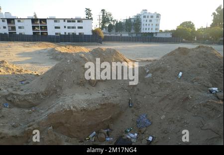 West Hollywood, Kalifornien, USA 9.. Dezember 2022 Ein allgemeiner Blick auf die Atmosphäre ehemaliger Standort des Garden of Allah Hotels, zu dessen Gästen Lauren Bacall, Humphrey Bogart, Gary Cooper, Joan Crawford, Marlene Dietrich, Errol Flynn, Greta Garbo, Buster Keaton, Groucho Marx, Ramon Novarro, Tyrone Power, Ronald Reagan, Frank Sinatra, Barbara Stanwyke, Orson Welles, Und mehr auf dem Sunset Blvd 8152 am 9. Dezember 2022 in West Hollywood, Kalifornien, USA. Foto: Barry King/Alamy Stock Photo Stockfoto