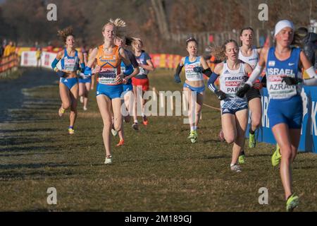 TURIN, ITALIEN - DEZEMBER 11: Dione Schipper aus den Niederlanden nimmt am 11. Dezember 2022 an der Europameisterschaft der Cross Country Championships U20 in Turin Teil (Foto: Federico Tardito/BSR-Agentur) Kredit: BSR-Agentur/Alamy Live News Stockfoto