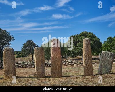 09 26 2017: Menhir Alignment von Stantari ist eine archäologische Stätte auf der Insel Korsika, Frankreich Stockfoto