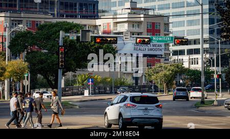 Nowitzki Street in Dallas, Texas - DALLAS, USA - 30. OKTOBER 2022 Stockfoto