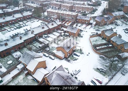 Aston, Birmingham, 11. Dezember 2022. Eisige Temperaturen von -1 erreichten Birmingham am Sonntag über neun und bis in den Vormittag, mit einer leichten Schneedecke, die Nebenstraßen beeinflusst. Quelle: Stop Press MediaAlamy Live News Stockfoto