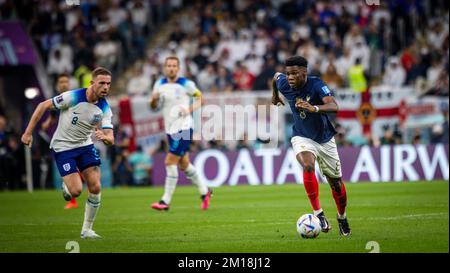Doha, Katar. 10.. Dezember 2022. Aurelien Tchouameni (FRA), Jordan Henderson (England) England - Frankreich England - Frankreich Weltmeisterschaft 2022 in Katar 10,1 Stockfoto