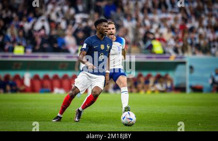 Doha, Katar. 10.. Dezember 2022. Aurelien Tchouameni (FRA), Jordan Henderson (England) England - Frankreich England - Frankreich Weltmeisterschaft 2022 in Katar 10,1 Stockfoto