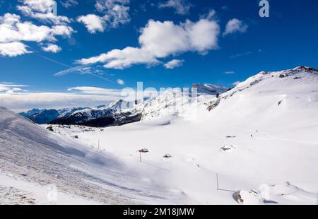 Atemberaubende Aussicht vom Valparola Pass zwischen Veneto und Trentino Alto Adige, den italienischen Dolomiten Stockfoto