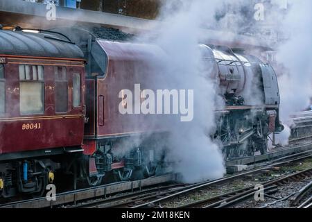 Railway Touring Company's Bath & Bristol Christmas Market Express, Victoria Station London. Gezogen von der Herzogin von Sutherland LMS Dampflokomotive Stockfoto