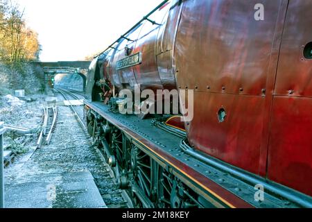 Railway Touring Company's Bath and Bristol Christmas Market Express. Gezogen von der 4633. Herzogin von Sutherland LMS Dampflokomotive Stockfoto