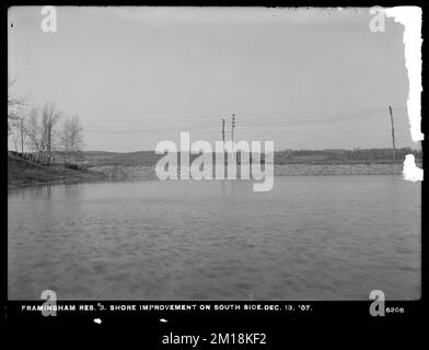 Sudbury Department, Framingham Reservoir No. 3, Shore Improvement on South Side, Framingham, Massachusetts, 13. Dezember 1907 Wasserwerke, Reservoirs, Wasserverteilungsstrukturen, Baustellen Stockfoto