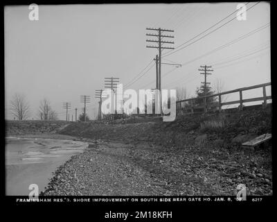 Sudbury Department, Framingham Reservoir No. 3, Shore Improvement on South Side, near Gatehouse, Framingham, Massachusetts, Januar 8, 1908 , Wasserwerke, Reservoirs, Wasserverteilungsstrukturen, Baustellen Stockfoto