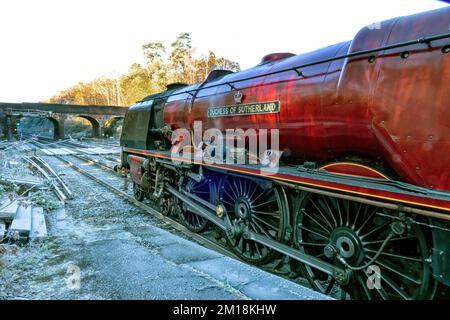 Railway Touring Company's Bath and Bristol Christmas Market Express. Gezogen von der 4633. Herzogin von Sutherland LMS Dampflokomotive Stockfoto