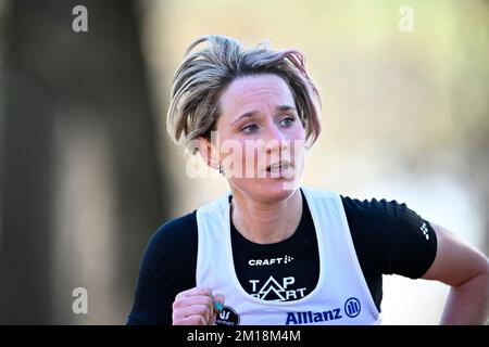 Piemonte, Italien. 11.. Dezember 2022. Belgische Eline Dalemans, die am Sonntag, den 11. Dezember 2022, in Piemont (Italien) während des Frauenrennen bei den europäischen Cross Country Championships in Aktion gezeigt wurden. BELGA FOTO JASPER JACOBS Kredit: Belga News Agency/Alamy Live News Stockfoto