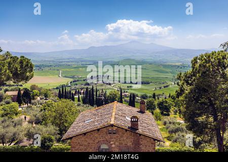 Pienza, Provinz Siena, Toskana, Italien. Blick auf das Val d'Orcia oder das Orcia-Tal von Pienza aus. Das Val d'Orcia ist ein UNESCO-Weltkulturerbe Stockfoto