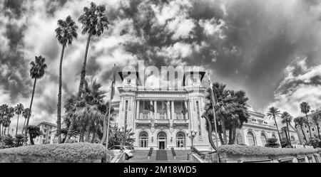 Fassade des malerischen Sanremo Casino, Italien. Das Gebäude ist eines der wichtigsten Wahrzeichen der ligurischen Stadt Stockfoto