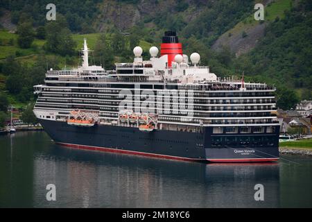 Cunard Kreuzfahrtschiff MS Queen Victoria hat im Juni 2019 neben Flam, Norwegen, festgemacht Stockfoto